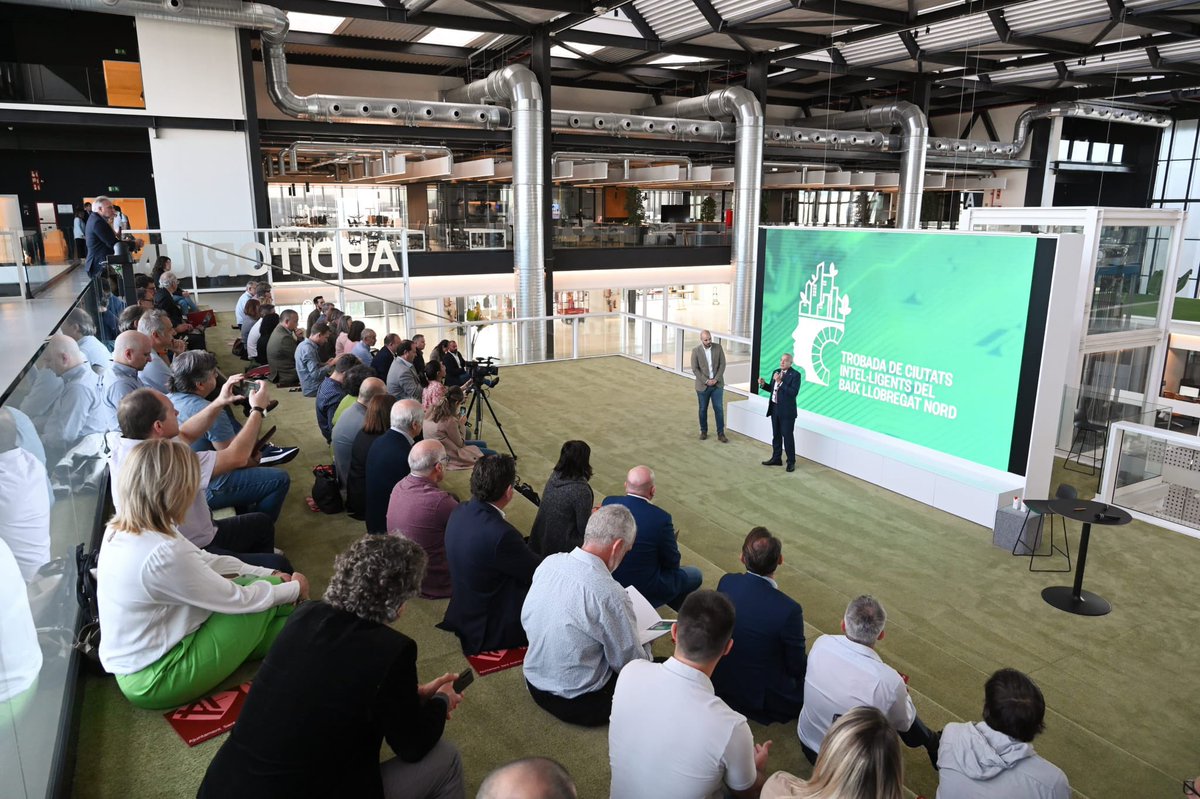Ajuntamentsab's tweet photo. 🌆 Avui hem celebrat la Trobada de Ciutats Intel·ligents del Baix Llobregat Nord al @DFactoryBCN 

🤝🏽Una jornada organitzada de forma conjunta amb el @ConsorciZF 

🗣️ Es busca crear una xarxa amb els municipis de la zona per compartir coneixements, experiències i projectes https://t.co/flS1HumkfT