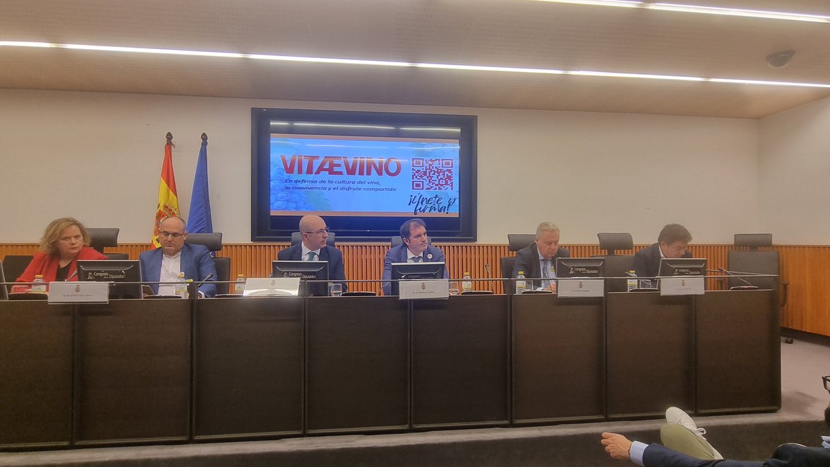 Cooperativas Agro-alimentarias de España (@coopsagroes) on Twitter photo Juan Fuente vicepresidente #vino <a href="/CoopsAgroES/">Cooperativas Agro-alimentarias de España</a> tenemos que trabajar unidos, la actividad #sostenible que genera el sector vitivinicola en el medio rural, hace que muchos pueblos no desaparezcan. Es importante que toda la sociedad valore la cultura del vino y se sume a #VITAEVINO Juan Fuente vicepresidente #vino <a href="/CoopsAgroES/">Cooperativas Agro-alimentarias de España</a> tenemos que trabajar unidos, la actividad #sostenible que genera el sector vitivinicola en el medio rural, hace que muchos pueblos no desaparezcan. Es importante que toda la sociedad valore la cultura del vino y se sume a #VITAEVINO