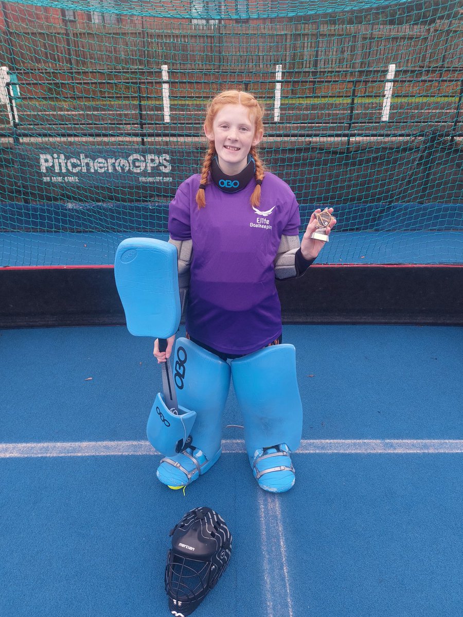 JamesBurrows001's tweet image. My youngest was so happy yesterday to be playing sport in shoes that fitted both her feet. Size 8 on left and size 6.5 on right.  Thank you @nikestore Castleford West Yorkshire staff, for your support and act of kindness. She only went and got team player of tournament. 💚hockey