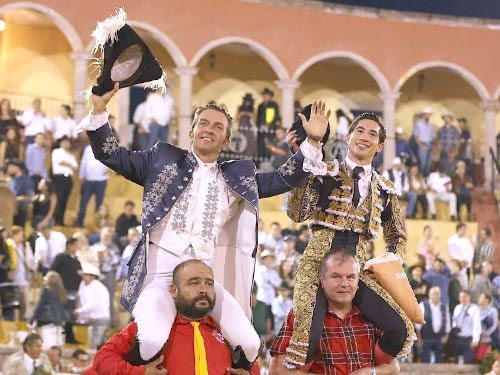 Portal Taurino (@portaltaurino) on Twitter photo San Miguel El Alto (Jalisco) Plaza "Carmelo Pérez". Corrida de Feria. Toros de Masari para (rejones) y La Concepción para el rejoneador <a href="/JorgeHdezGarate/">Jorge Hernandez</a> oreja y oreja, Alfredo Ríos "El Conde" ovación y ovación y <a href="/FerminArmillita/">Fermin Armillita</a> IV 2orejas y oreja foto CT <a href="/altoromexico_/">Al Toro México</a> San Miguel El Alto (Jalisco) Plaza "Carmelo Pérez". Corrida de Feria. Toros de Masari para (rejones) y La Concepción para el rejoneador <a href="/JorgeHdezGarate/">Jorge Hernandez</a> oreja y oreja, Alfredo Ríos "El Conde" ovación y ovación y <a href="/FerminArmillita/">Fermin Armillita</a> IV 2orejas y oreja foto CT <a href="/altoromexico_/">Al Toro México</a>