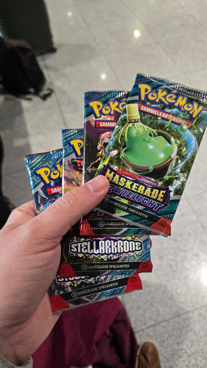 ChukapiTCG's tweet photo. Leaving Dortmund, found some packs at the airport in Dusseldorf. https://t.co/hH06VwBXEH