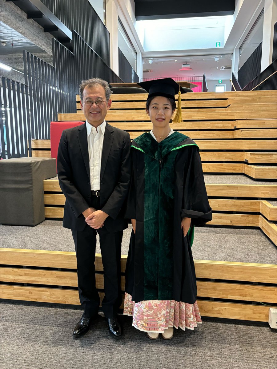 Ujihara_lab's tweet photo. 🎉D3 周さんがご卒業されました👩‍🎓

益々のご活躍を宇治原研一同お祈りしています✨
またいつでも遊びに来てくださいね！
待ってます！！ https://t.co/Ap0dEczAl9