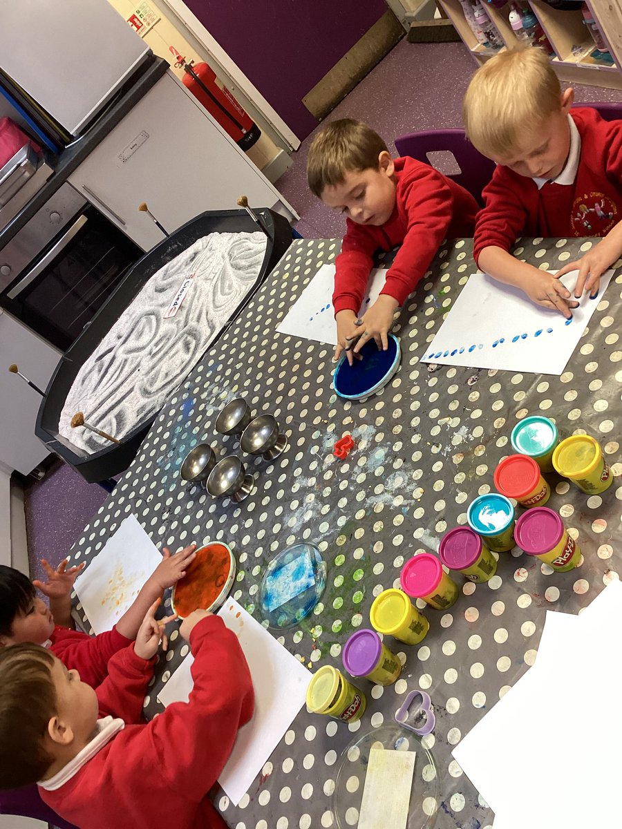 A great way to strengthen our fingers ✋🤚 <a href="/_MrsBG/">Mrs BG</a> <a href="/stjs_staveley/">Saint Joseph's</a>  #joeysPD