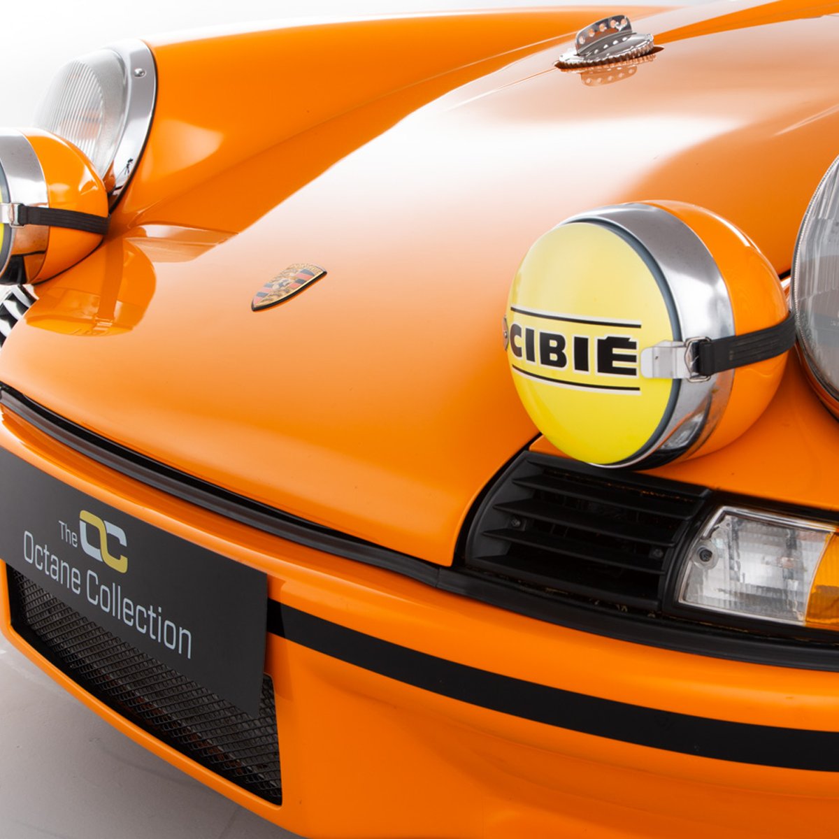 OCsupercarsales's tweet photo. Signal Orange looks period perfect on this wide arch special; complimented by contrasting black Carrera decals to the side and rear with the infamous RSR motif proudly displayed on the ducktail spoiler.
#Porsche911 #PorscheRSR #911RSR #TheOctaneCollection https://t.co/1vuzZpQ16m