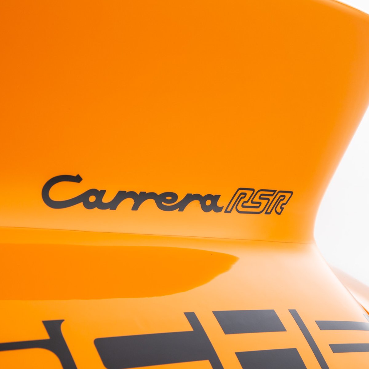 OCsupercarsales's tweet photo. Signal Orange looks period perfect on this wide arch special; complimented by contrasting black Carrera decals to the side and rear with the infamous RSR motif proudly displayed on the ducktail spoiler.
#Porsche911 #PorscheRSR #911RSR #TheOctaneCollection https://t.co/1vuzZpQ16m
