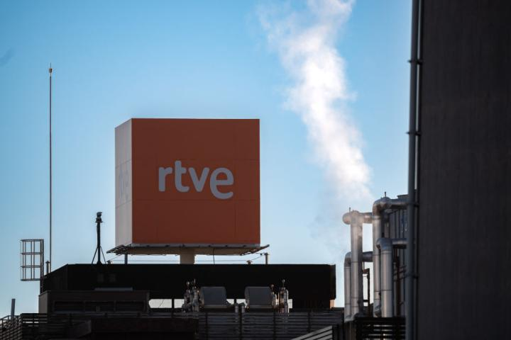 SindicatoUSO's tweet photo. #USODenuncia la filtración de preguntas en el examen de oposiciones de RTVE y tras ello, se produce la suspensión del examen. 

Era imprescindible tomar esta decisión para garantizar la transparencia y la igualdad de oportunidades en este proceso.

https://t.co/0f3sY5zw4S https://t.co/XtVnaF7fTn