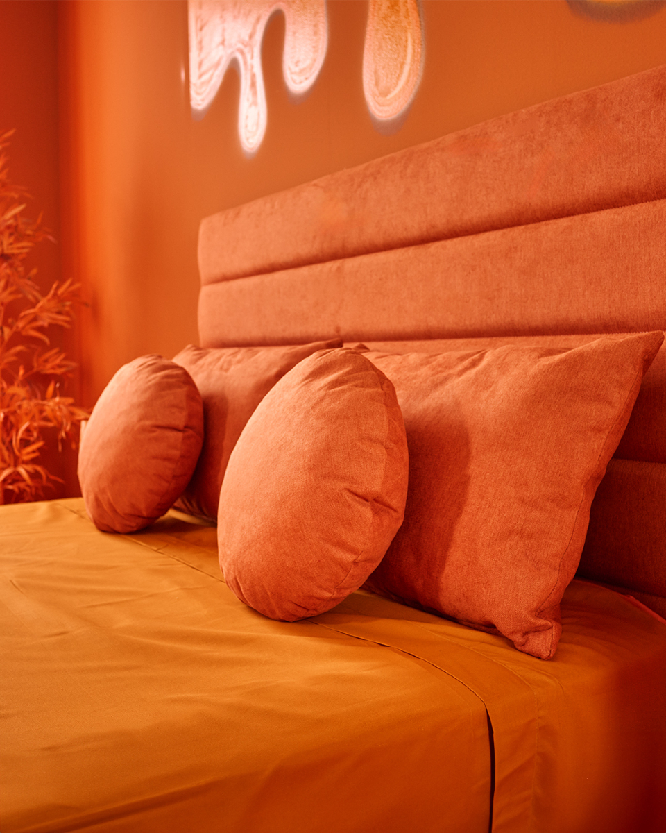Maxcolchon's tweet photo. Eléctrico, enérgico y lleno de vitalidad. Así es nuestro tejido Aqualine en color Teja. 🍊🧡
¿Te atreves a añadirle este toque de color a tu habitación? Sin duda una opción para los más atrevidos. 🔥
#maxcolors #teja #aqualine #habitacion #decoracion #inspiracion https://t.co/bc2aXz9ivr