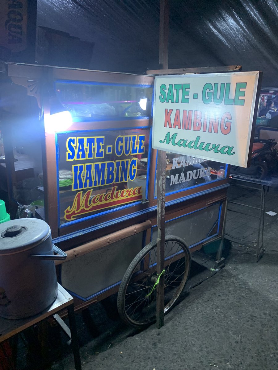 Tau gak sih? Kebanyakan dr mreka ini jual sate sapi sama rawon sapi? Kalau udah sering makan olahan kambing pasti tau, di bali banyak banget ada yang begini, padahal enak makananya, saya gak masalh sih soalnya suka daging sapi tp kenapa harus nipu sih 😂