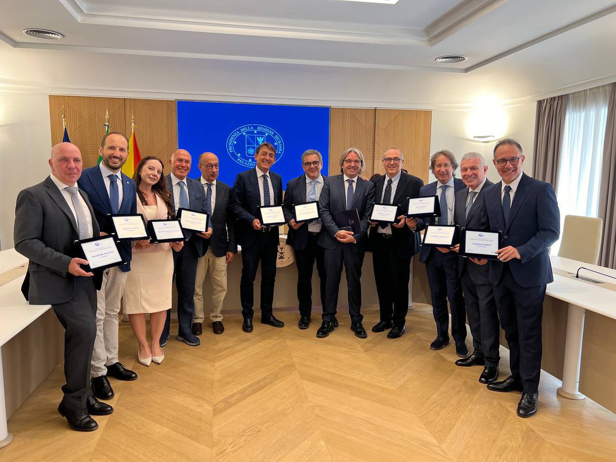 Bis…
#premio giornalistico “l’#Europa si racconta” per la categoria agenzie di stampa <a href="/AnsaSicilia/">Ansa Sicilia</a> <a href="/ansaeuropa/">ANSA Europa</a> #Ansa <a href="/Regione_Sicilia/">Regione Siciliana</a> #EuropeLovesicily #Palermo