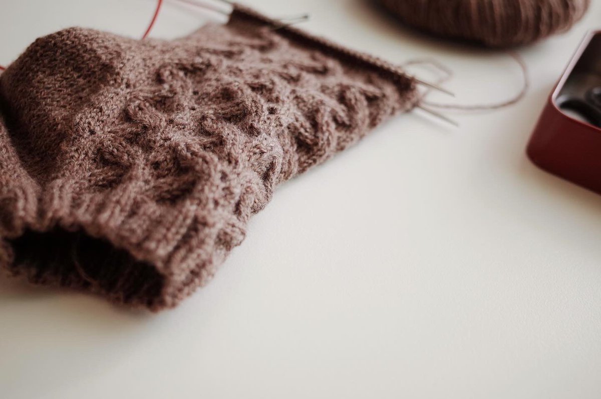조카가 사진을 보더니 
붕어빵 양말을 만드냐고 했다 🙄

#knitting #양말뜨기 #뜨개