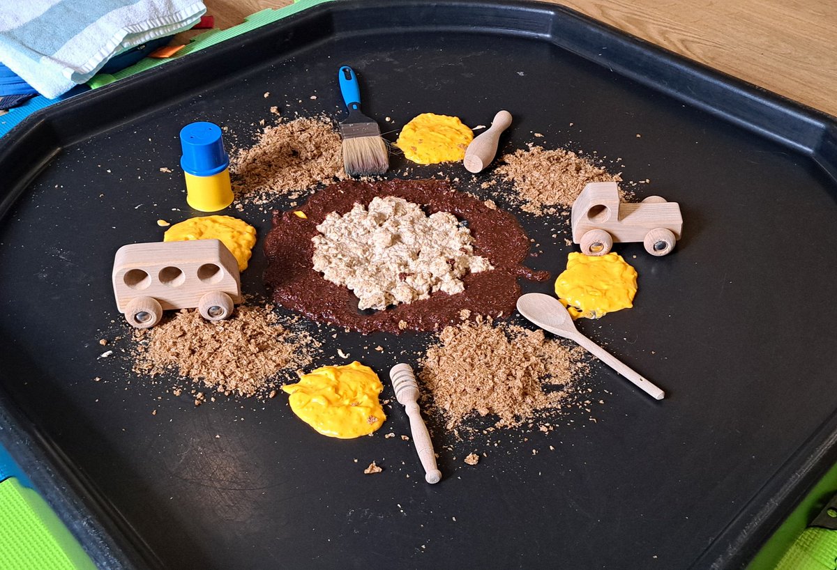KingfisherMbu's tweet photo. Messy play on the ward this week. Messy play is great for babies' brain development, learning lots about sound, textures, and explorative play.
#messyplay #babybraindevelopment https://t.co/j4UWP7bMrO