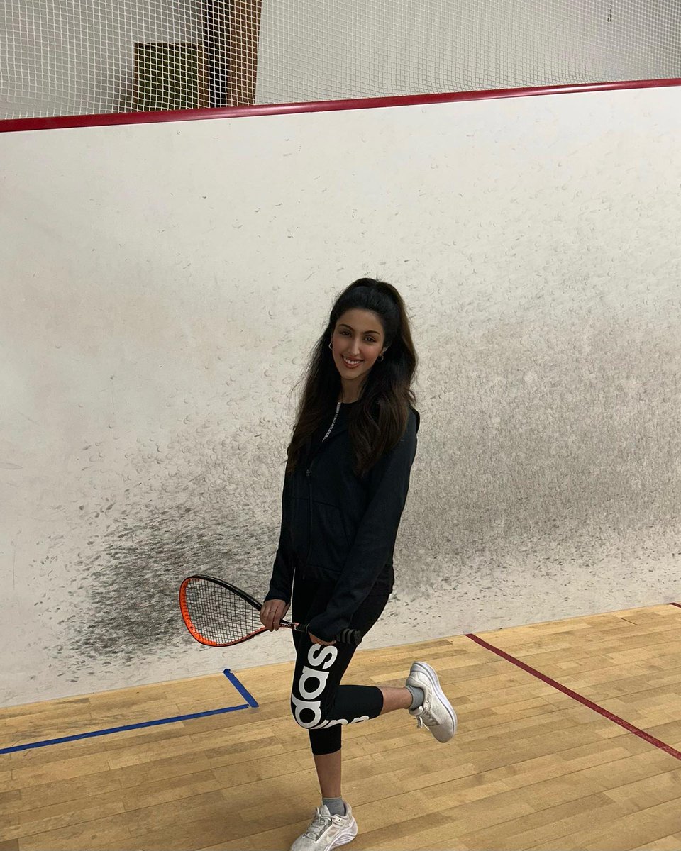wejdan_alsaud's tweet photo. 🏸🥎😘 https://t.co/V20cxEgBfz