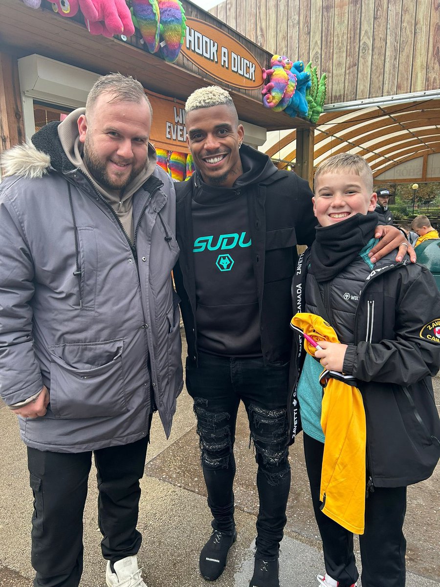 VonnyB5's tweet photo. Fantastic evening @DraytonManor  with @Young_Wolves and great friends. My son and his friend had a fab time. Thank you for putting on this event, the rain didn’t even spoil it ☔️ https://t.co/NoZTL0tpN8