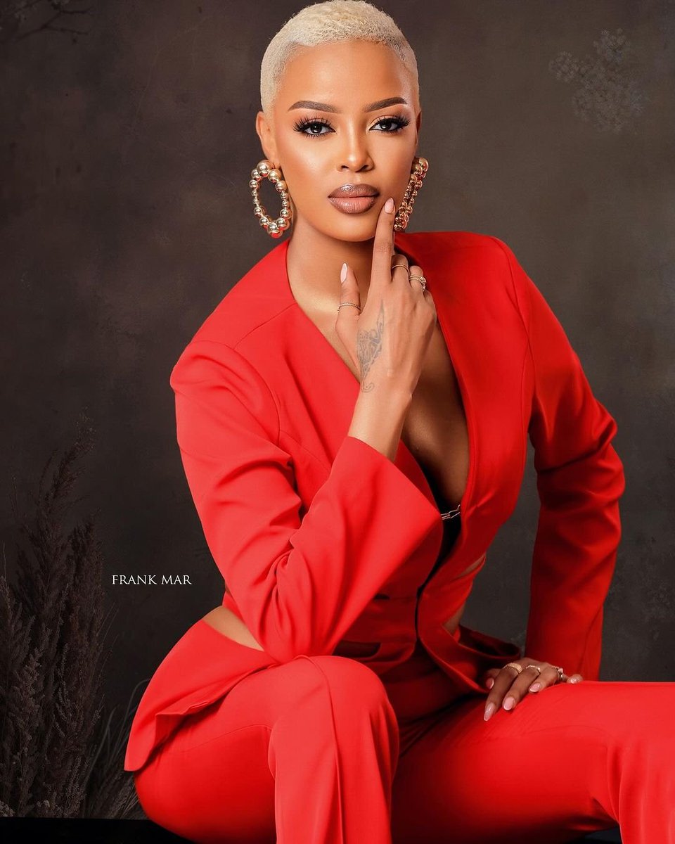 NinarozMusic's tweet photo. Forgive my confidence its a gift from God
Motto : manners , morals , intelligence and class.
#humbledandgrateful #🇺🇬property #fashionlover #postyourbae https://t.co/qPZFcagY0x