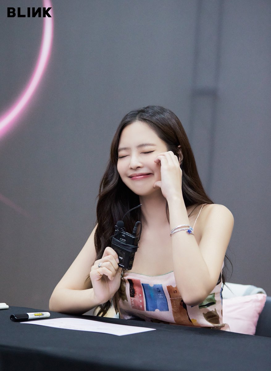 JennieDCGallery's tweet photo. 240930 #JENNIE for Official Photos of Fan signing event. https://t.co/pw4qbdatHY