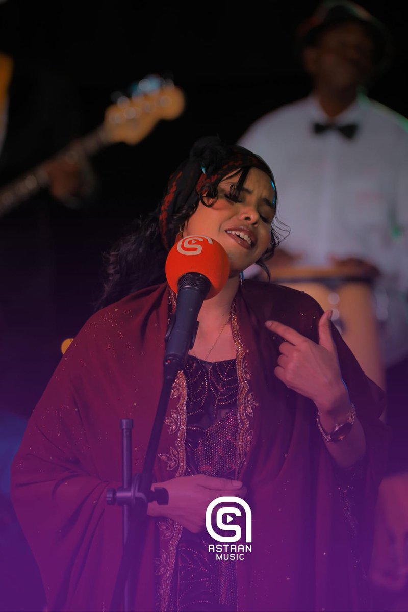 Mo_Yaassiin's tweet photo. In honour of Kinsi Xaaji Aadan, #AstaanOrchestra and the famous #RodaKeyf recreated Halkuu Nabarka Caashaqu 🎶. Astaan's influence in Roda's development enabled her to collaborate with 18 musicians in #Hargeisa. Big thanks to Hargeisa Cultral Center and @JamaMusse for providing the appropriate venue! 🔗
