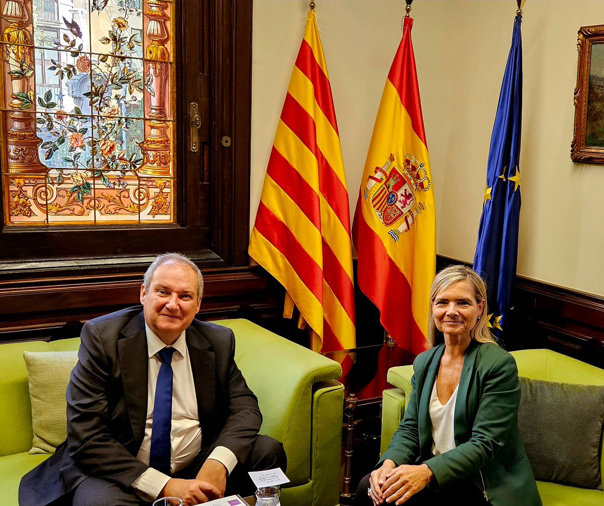 Un verdadero honor, como presidenta del <a href="/CMN_Oficial/">Mujeres de Negocios</a> Círculo de #Mujeres de #Negocios, conversar con el <a href="/minturgob/">Ministerio de Industria y Turismo</a> Ministro de #Industria y #Turismo, el Excmo. Sr. <a href="/jordihereub/">Jordi Hereu</a> sobre temas de futuro del tejido productivo #industrial y la importancia del #liderazgo #femenino