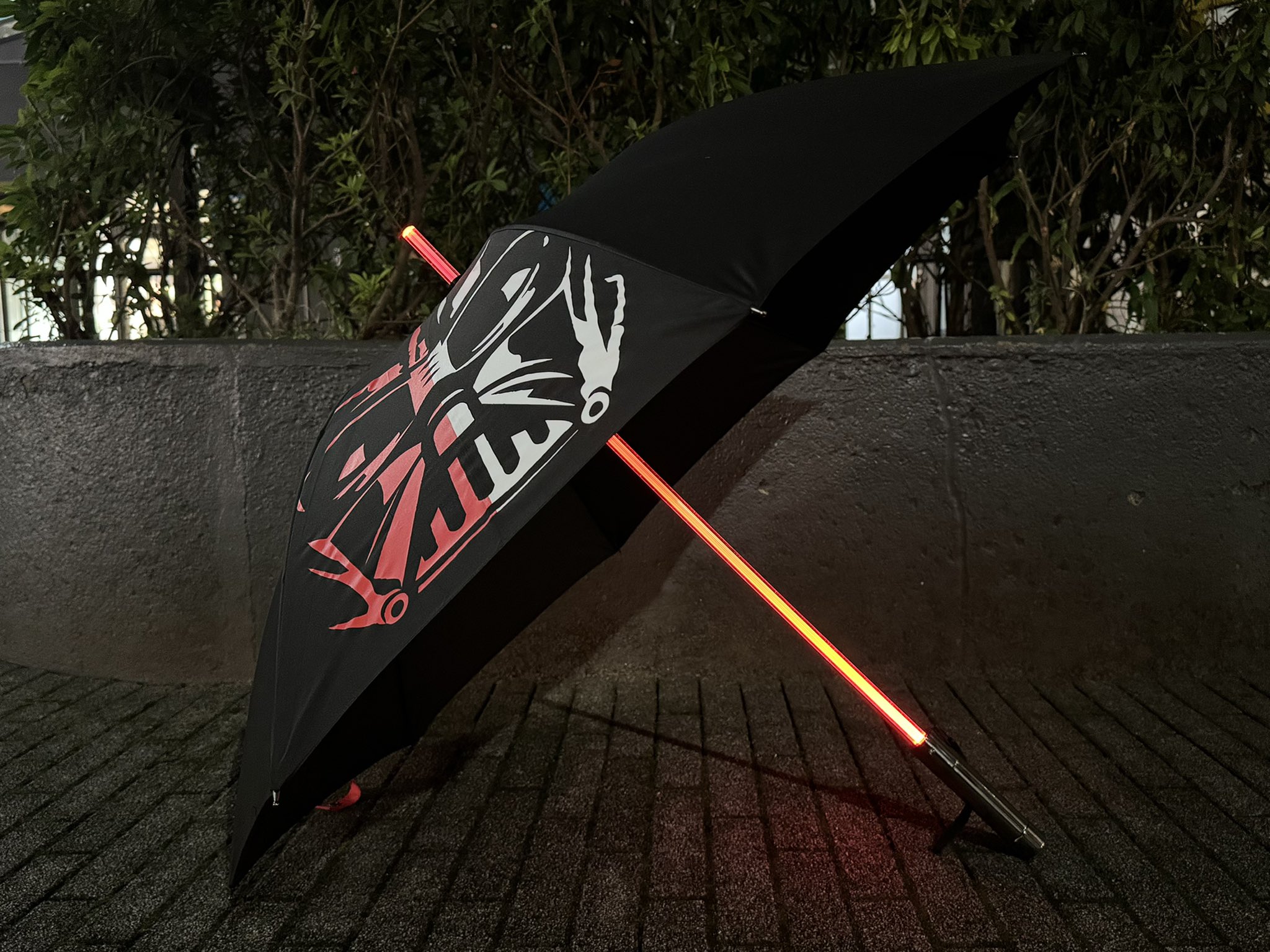 新品【晴雨兼用 長傘】希少！スターウォーズ かわず張り 彫刻ダースベイダー 黒 新品【晴雨兼用 長傘】希少！スターウォーズ かわず張り 彫刻
