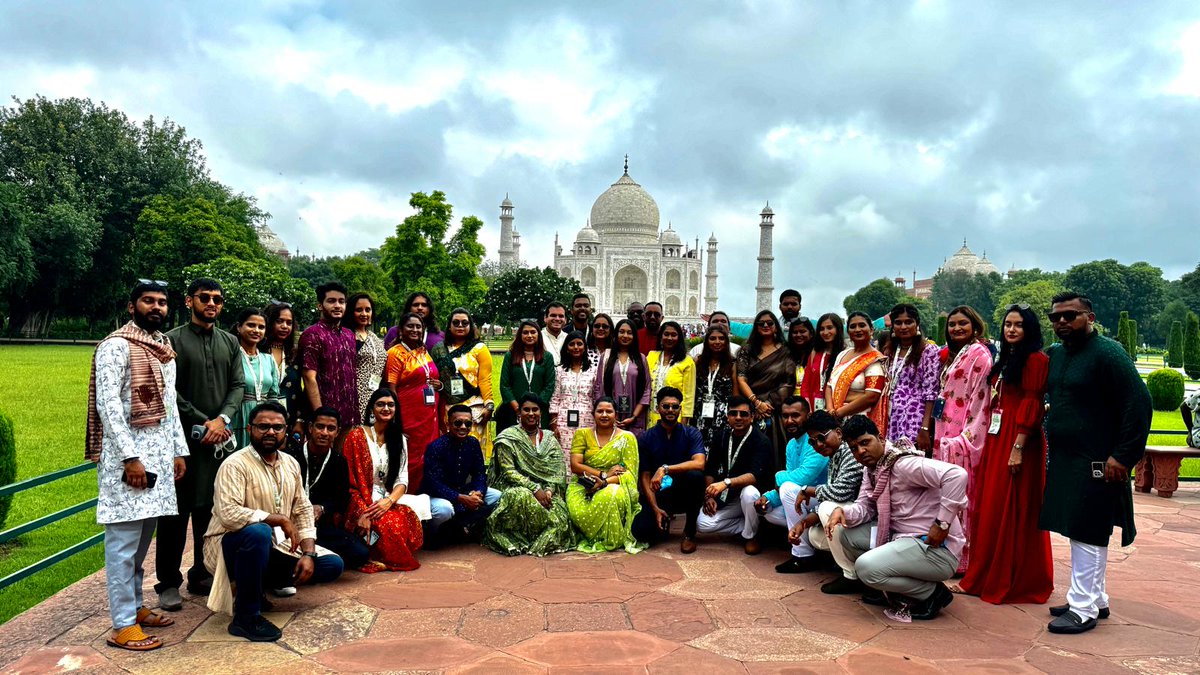 diaspora_india's tweet photo. Captivated &amp; mesmerised by the timeless beauty of the iconic &amp; historic Taj Mahal, participants of the #77KIP availed of the opportunity to admire one of the 7 eternal Wonders of the World &amp; appreciate India's rich cultural &amp; architectural heritage.
#IncredibleIndia
@VikramMisri https://t.co/3AeBRZ7hFs
