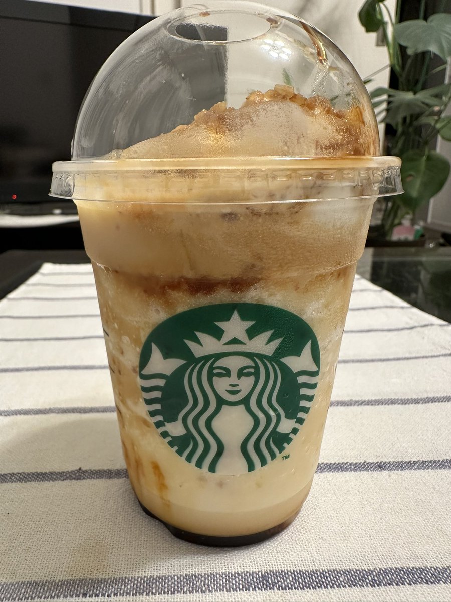 rorohime's tweet photo. ￼
焼き芋 香ばしカラメル フラペチーノ https://t.co/MHwVAy1RkX