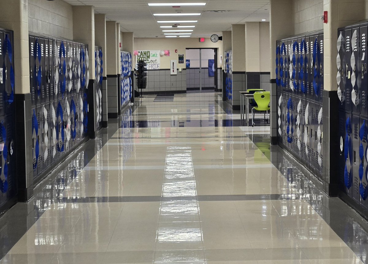 The hallways sure look nice this morning! Great job <a href="/careycheer/">Carey Cheerleaders</a>