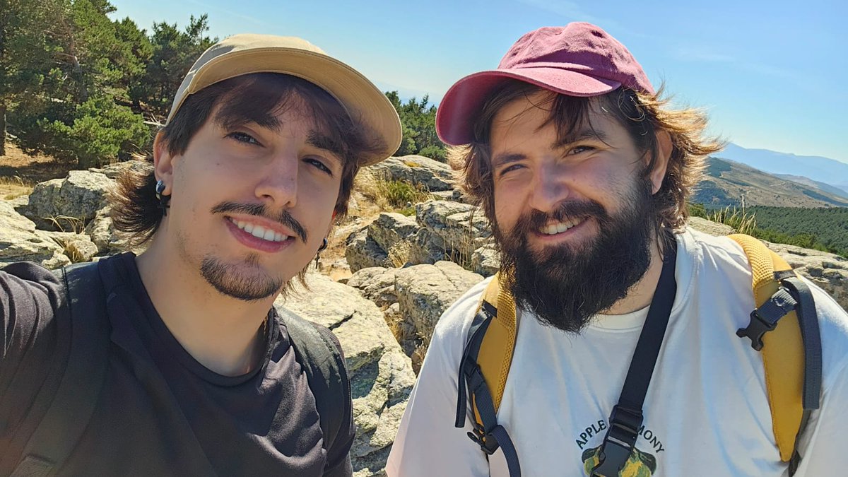 luisiiki's tweet photo. Hi guys, a few photos of me because i look so cool with my stupid Timmy Turner Hat https://t.co/H2aWj2MOGM