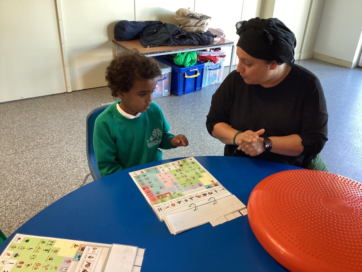 WoodlandsHarrow's tweet photo. Acorn class had an awesome time with the Speech and Language Therapist last week! The pupils had a blast exploring new communication core boards and getting hands-on with sensory toys and activities. Learning and fun all in one session!  #harrow #SEN #education #communication https://t.co/VGsYYU5drL