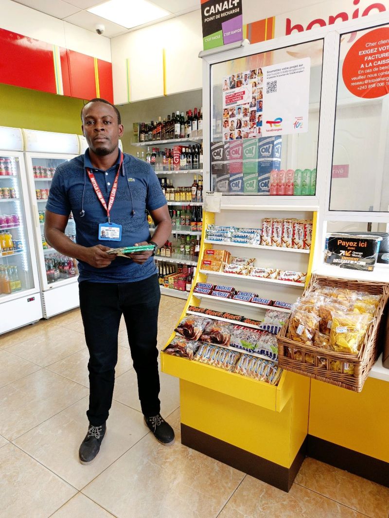 dkt_rd's tweet photo. Nos forces de vente se déploient sur terrain, dans les stations-service pour garantir l'approvisionnement et rapprocher nos produits des consommateurs.

Nous facilitons l'accès à une sexualité plus sûre.

#DktRdc #OkCondoms #OkLubrifiant #BatelaLobiNaYo https://t.co/H2BM82iXRn