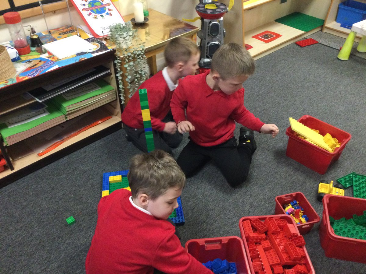 WMPrimaryF2's tweet photo. Playing together. #LoveIt https://t.co/aC4veUmv8J