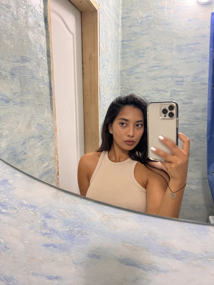 FOLLOW HER 💋

👉instagram.com/_emilydanvers