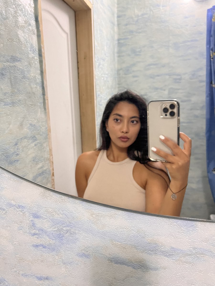 FOLLOW HER 💋

👉instagram.com/_emilydanvers