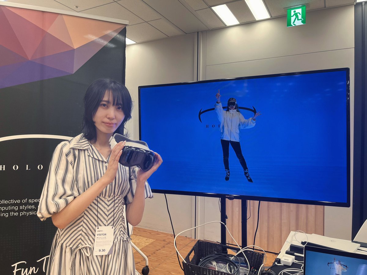 omeme_1231's tweet image. ホロラボさんのApple Vision Pro向けのお絵描きアプリ体験した！
空間にするする指で絵をかけて、指の動かし方でペンの太さを切り替えたりできた👀
気分はせきぐちあいみさん🥳

開発者向けには「Apple Vision Proアプリ開発入門」の本も発売されたそう📕✨

 #LODGEXRTalk