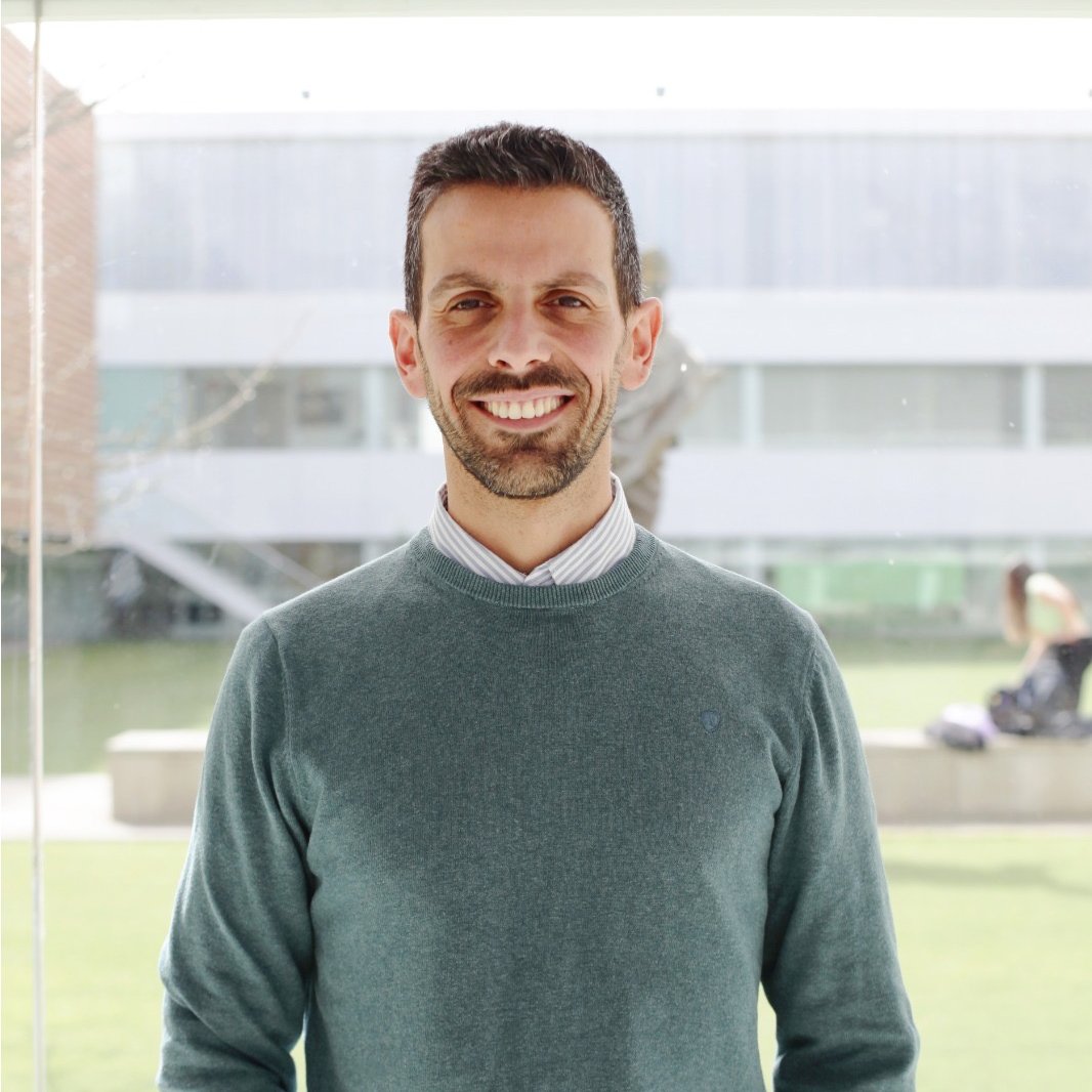 🎉Nuestro compañero <a href="/franjtamarit/">Francisco Tamarit</a> nominado a los VIII Premios Educa Abanca como mejor docente de Formación Profesional en España.👏 Un reconocimiento a su pasión y dedicación. ¡Gracias por inspirar a nuestros estudiantes cada día! 💙📚

#OrgulloCFP #EducaAbanca #MejorDocente #FP