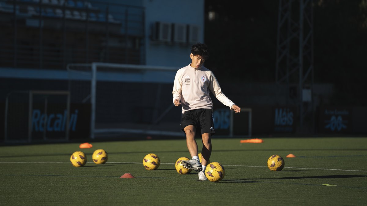 wakatakegroup's tweet image. Hard work always pays off! 📈

Now fully settled in Vigo and proudly wearing their new football kits, our young players have kicked off their first training sessions at the @RCCelta facilities ⚽️💪

#GrassrootsFootball #ImmersionPrograms #RCCelta #VamosWakatake