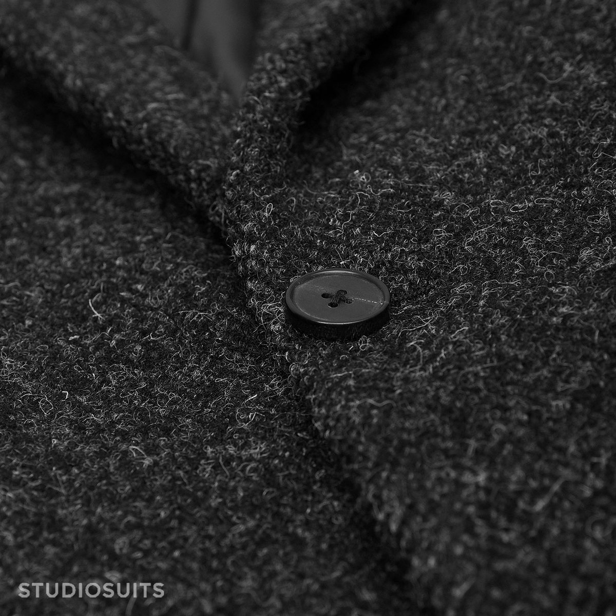 StudioSuits's tweet image. Customer Order Spotlight!
Jacket commissioned by our Client from New York.
Don authentic vintage style with our Harris Tweed Charcoal Herringbone Jacket. 
Shop for this style here👉rb.gy/e6cmgd
#studiosuits #herringbone #jacket #tweed #harris #fashion #trending