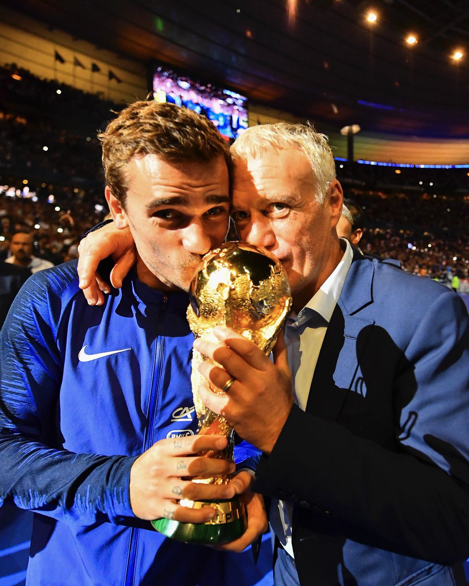 FrenchTeam's tweet photo. "𝘈𝘯𝘵𝘰𝘪𝘯𝘦 𝘸𝘢𝘴 𝘢𝘯𝘥 𝘸𝘪𝘭𝘭 𝘳𝘦𝘮𝘢𝘪𝘯 𝘢 𝘮𝘰𝘯𝘶𝘮𝘦𝘯𝘵 𝘰𝘧 𝘍𝘳𝘦𝘯𝘤𝘩 𝘧𝘰𝘰𝘵𝘣𝘢𝘭𝘭, 𝘰𝘯𝘦 𝘰𝘧 𝘵𝘩𝘦 𝘨𝘳𝘦𝘢𝘵𝘦𝘴𝘵 𝘱𝘭𝘢𝘺𝘦𝘳𝘴 𝘪𝘯 𝘪𝘵𝘴 𝘩𝘪𝘴𝘵𝘰𝘳𝘺."
🗣️ D. Deschamps https://t.co/YEX6ALP2S2