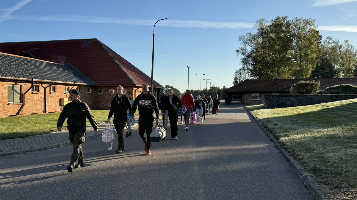 WCR_Szczecinek's tweet photo. 🪖Trwa #wcielenie kolejnych ochotników do #DobrowolnaZSW w #2BZ. Dziś rozpoczynają intensywne #SzkoleniePodstawowe.
Służba wojskowa to nie tylko nauka dyscypliny i umiejętności wojskowych, ale także możliwość rozwoju osobistego i nowe doświadczenia https://t.co/PrsuE5SjoW