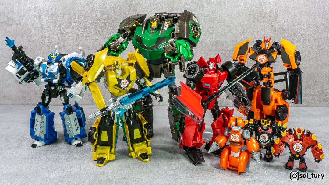 SolFury's tweet image. Fans: can we have a series without Optimus Prime as the leader?
Hasbro: makes Robots in Disguise 2015, starring Bumblebee and his rag-tag team of cadets, rogues, and a Dinobot ex-con.

#transformers 
#robotsindisguise #transformersrobotsindisguise