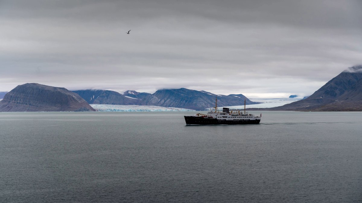 Arctic Council (@arcticcouncil) on Twitter photo Cruise vessels in the Arctic can be a risk factor in terms of emergency management. But could there be another side to that story?
<a href="/EPPR_Arctic/">Emergency Prevention, Preparedness and Response</a> & <a href="/ArcticCruiseOp/">AECO Arctic Cruise</a> explored the potential role of cruise ships as first responders in oil spill emergencies: arctic-council.org/news/from-risk… Cruise vessels in the Arctic can be a risk factor in terms of emergency management. But could there be another side to that story?
<a href="/EPPR_Arctic/">Emergency Prevention, Preparedness and Response</a> & <a href="/ArcticCruiseOp/">AECO Arctic Cruise</a> explored the potential role of cruise ships as first responders in oil spill emergencies: arctic-council.org/news/from-risk…