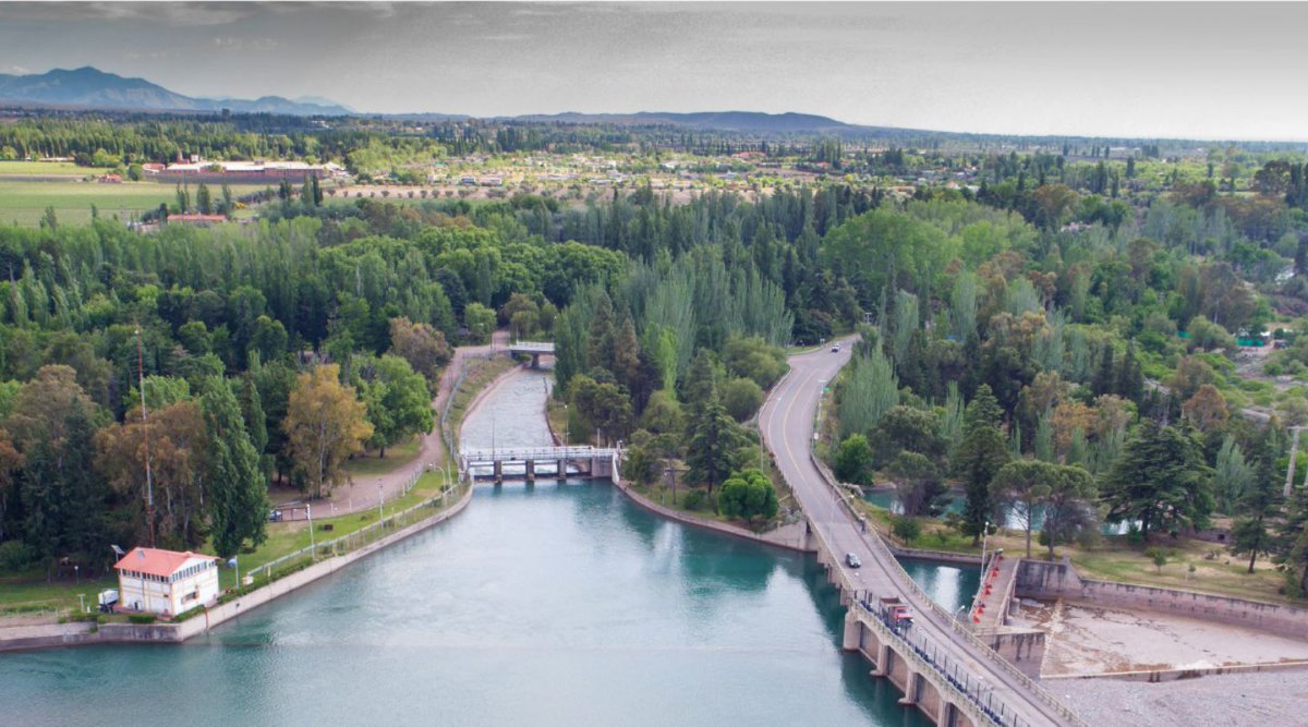 Comparto entrevista sobre los aportes de un Plan Hídrico y su vínculo con el Código de Aguas para Mendoza.
uvasargentinas.com.ar/diego-coronel-…