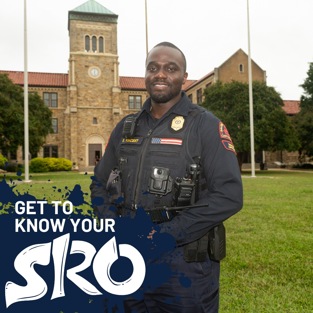 raleighpolice's tweet image. Meet Officer K. Vincent, Broughton High School's School Resource Officer! He has worked with RPD for over 8 years &amp;amp; has a goal to support the next generation, bringing a blend of both experience &amp;amp; passion to his new role as an SRO.✏️📚🍎🚔

#SRO #RPD #BroughtonHS