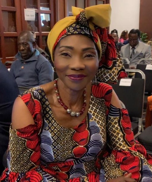 Mediaterre's tweet photo. Cameroun : la militante écologiste Cécile Bibiane Ndjebet portée en triomphe pour ses efforts de préservation de l'environnement https://t.co/VtKoMi2Fqk #DevDurable https://t.co/OO8RRDCe47