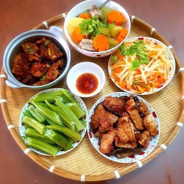 Hiencute8887's tweet photo. Invite the whole family to dinner,

Wish the whole family a delicious dinner

Good everning🍵🥛🍵 https://t.co/aAqyxm6iRn