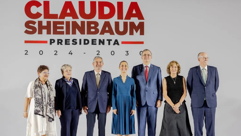 tomaspueyo's tweet photo. Look at the color of the skin of Claudia Sheinbaum's cabinet. Should she apologize for hiring mostly descendants of Spaniards? https://t.co/vVwGKkDQH4