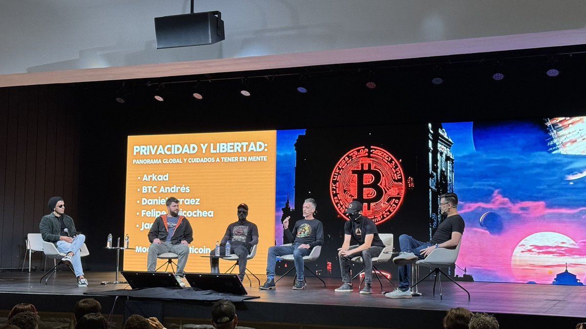 Quiero darle una felicitación pública a todo el equipo de <a href="/Wo_Bitcoin/">Watch out, Bitcoin!</a>! Enhorabuena!

En una industria que ve como se va desdibujando su ethos y en donde pareciera que la captura es inevitable, Watch Out! Bitcoin es un bastión de resistencia y esperanza 🇪🇸

Tenía rato que no