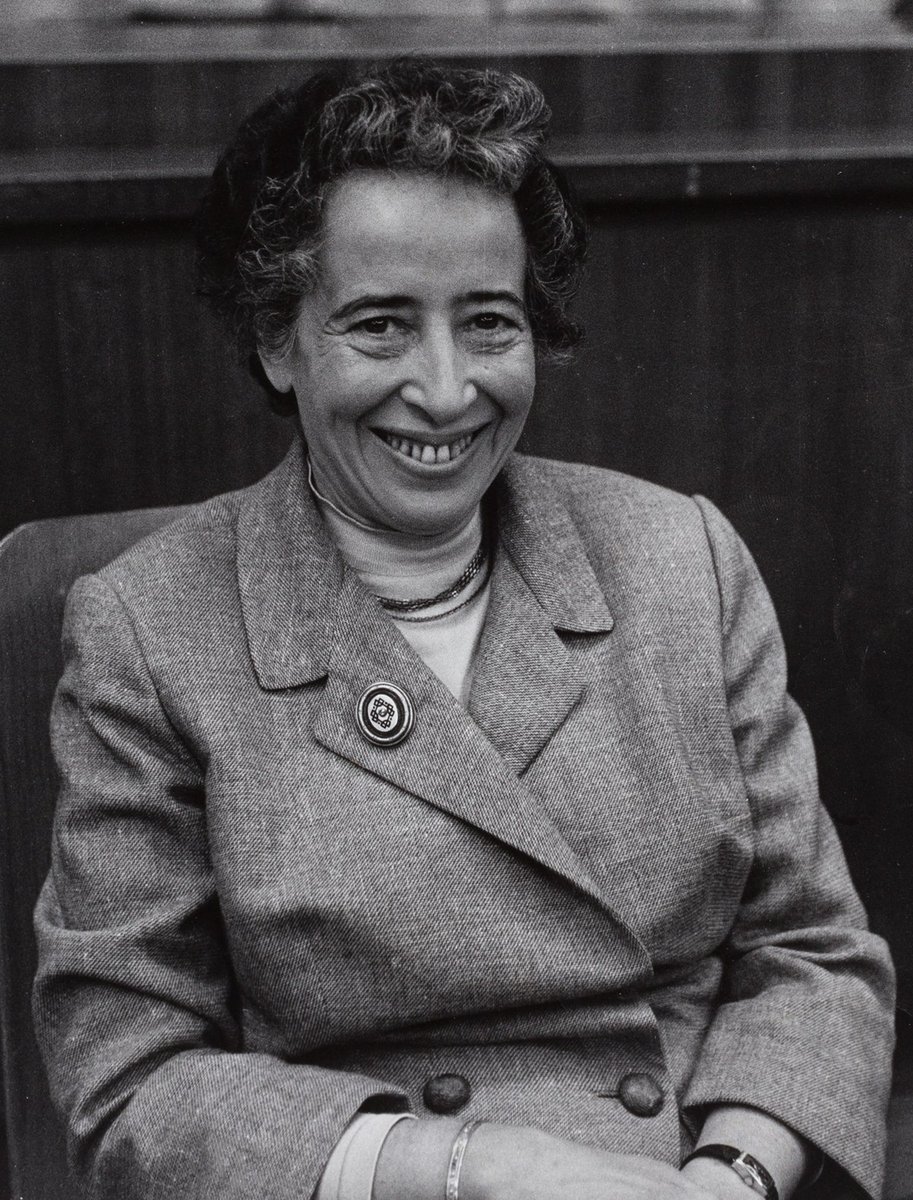 HANNAH ARENDT. CARTAS DEL RECUERDO PARA LOS AMIGOS. La editorial Herder acaba de publicar una obra de Olga Amarís Duarte sobre Hannah Arendt. No puedo menos que sentir una especie de melancolía ante la desaparición de las cartas. Por Carmen Azaustre. bit.ly/3zEqj9O