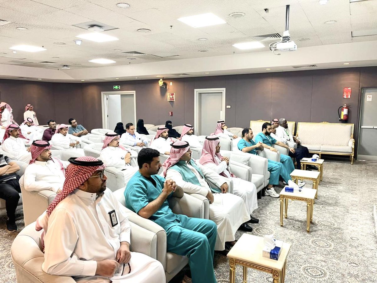 ClusterQassim's tweet photo. بالتزامن مع #اليوم_العالمي_لداء_الكلب "السعار" .. 

نظم #تجمع_القصيم_الصحي ورشة عمل بعنوان "طرق وقاية ومكافحة وعلاج مرض السعار" والموجهة للممارسين الصحيين في الصحة العامة بالمستشفيات والمراكز الصحية.

واستعرضت الورشة مرض "السعار" لدى الحيوان وطرق انتقاله للإنسان والوقاية والعلاج، بمشاركة محاضرين من فرع مركز وقاء بـ #القصيم.