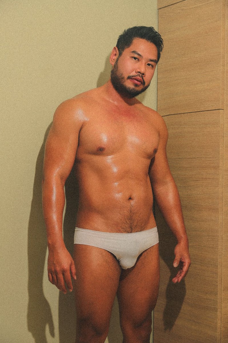 chongchong_kung's tweet photo. White Story 🤍 📸 photo by @Ipexza1  #portraitphotographer #portraitmen #asainmodel #asainbear #asianmusclemen #musclehunk #musclebeef #musclebear #bear #beef #hunk #daddy @aussiebum #เกย์ #เกย์หมี #gay #เกย์รุก https://t.co/cHPwvuYf22
