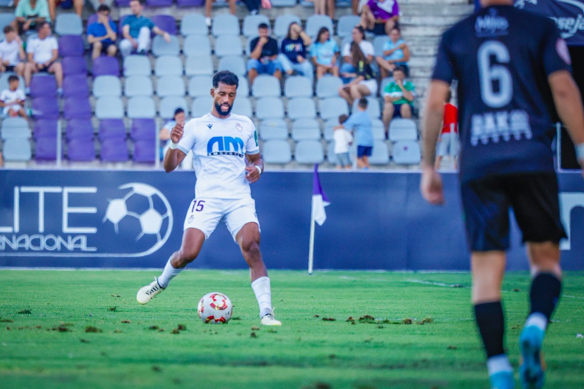 RealJaenCF's tweet photo. 🤩 El Real Jaén CF cambiará el césped del Nuevo Estadio Municipal de La Victoria con una intervención que correrá a cargo de la empresa promotora del concierto de Saiko 

✌🏻 La actuación comenzará a finales de esta misma semana, por lo que, en principio, el equipo podrá disputar en casa el duelo frente al Huétor Vega del 13 de octubre ✅

🌐 https://t.co/C6FgVhuIuV 

#realjaéncf