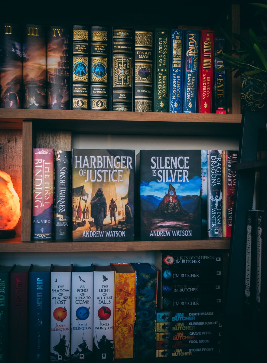 Happy monday! I've been quiet on the writing front but "The Black Mantle" is coming along well and I should have more to share soon. 

SO, I'm doing a GIVEAWAY for hardbacks of book 1 and the prequel novella! Follow, like and retweet to enter and I'll announce the winner friday!